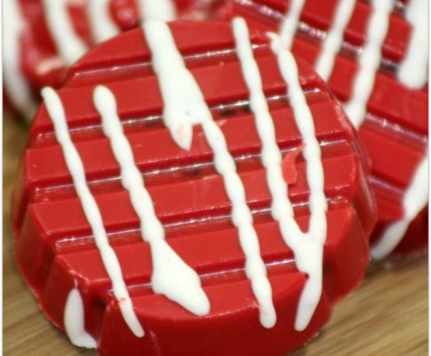 These chocolate dipped Valentine’s Oreos are the bomb! If you’re looking for a simple way to make a festive dessert, this easy recipe is for you! You’ll have fun in the kitchen with your kids making them and be a rockstar mom at the class party!